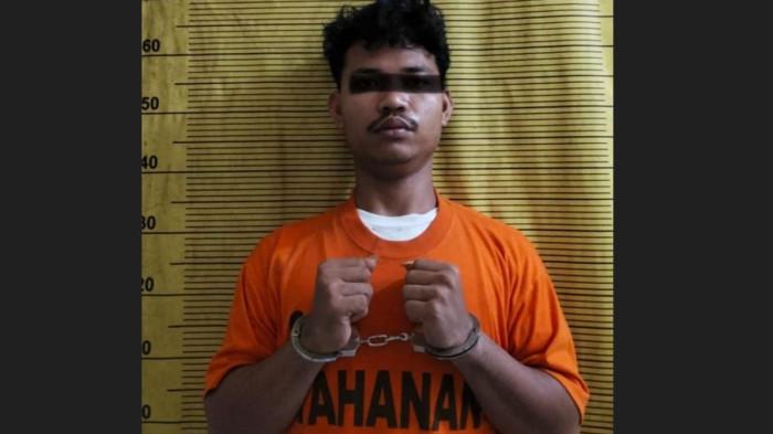 Tersangka-dan-barang-bukti-narkoba-jenis-sabu-diamankan-oleh-Sat-Res