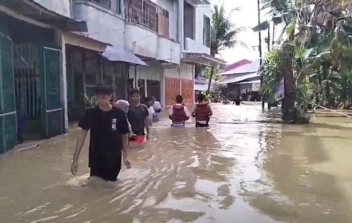 sungai-mencirim-meluap-ratusan-rumah-warga-binjai-terendam-banjir-W4QjBpiqYP